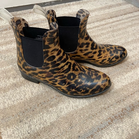 Two pairs of Chelsea Boots, size 8 - Picture 2 of 9